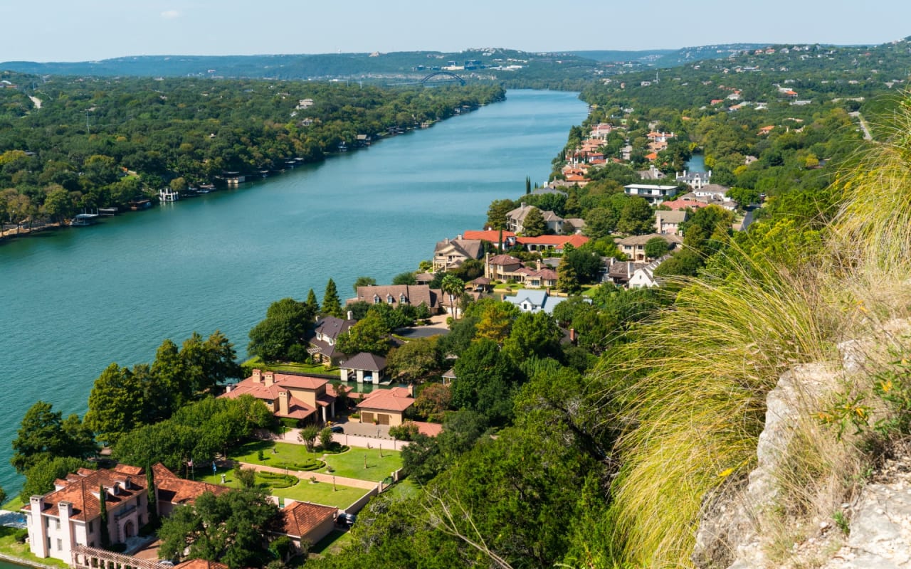 austin-texas-suburban-homes-neighborhoods